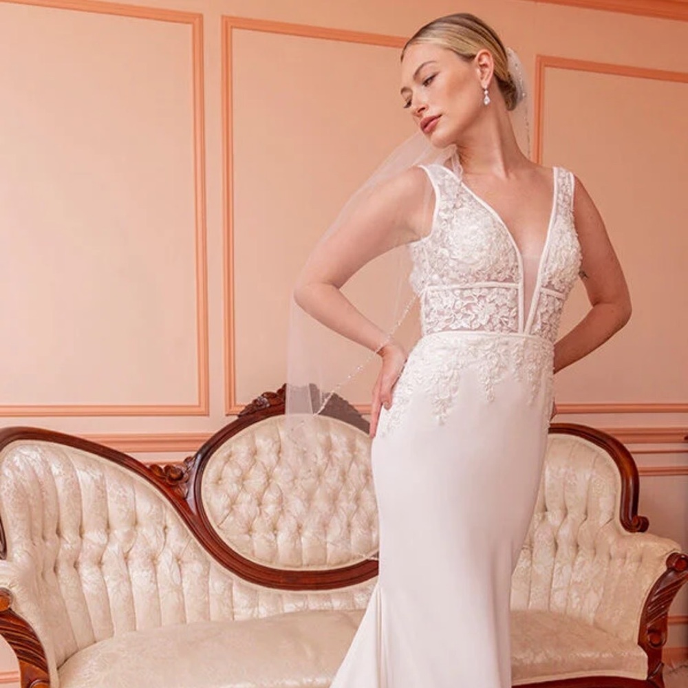 Vow’d Terrain Wedding Dress
Size 12